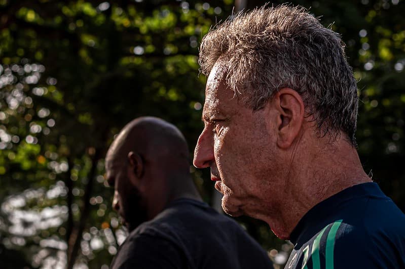 Rodolfo Landim fotografado durante cumprimento de promessa pelo bicampeonato da LIbertadores
