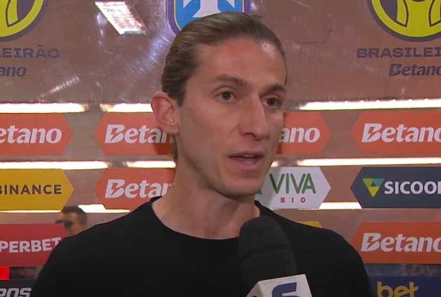 Filipe Luís concede entrevista antes de Flamengo x Internacional