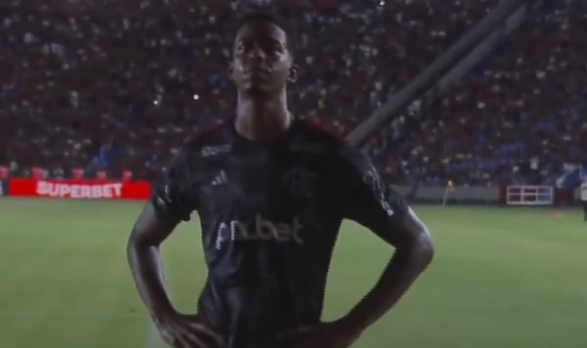 carlinhos comemora gol pelo flamengo contra o bangu