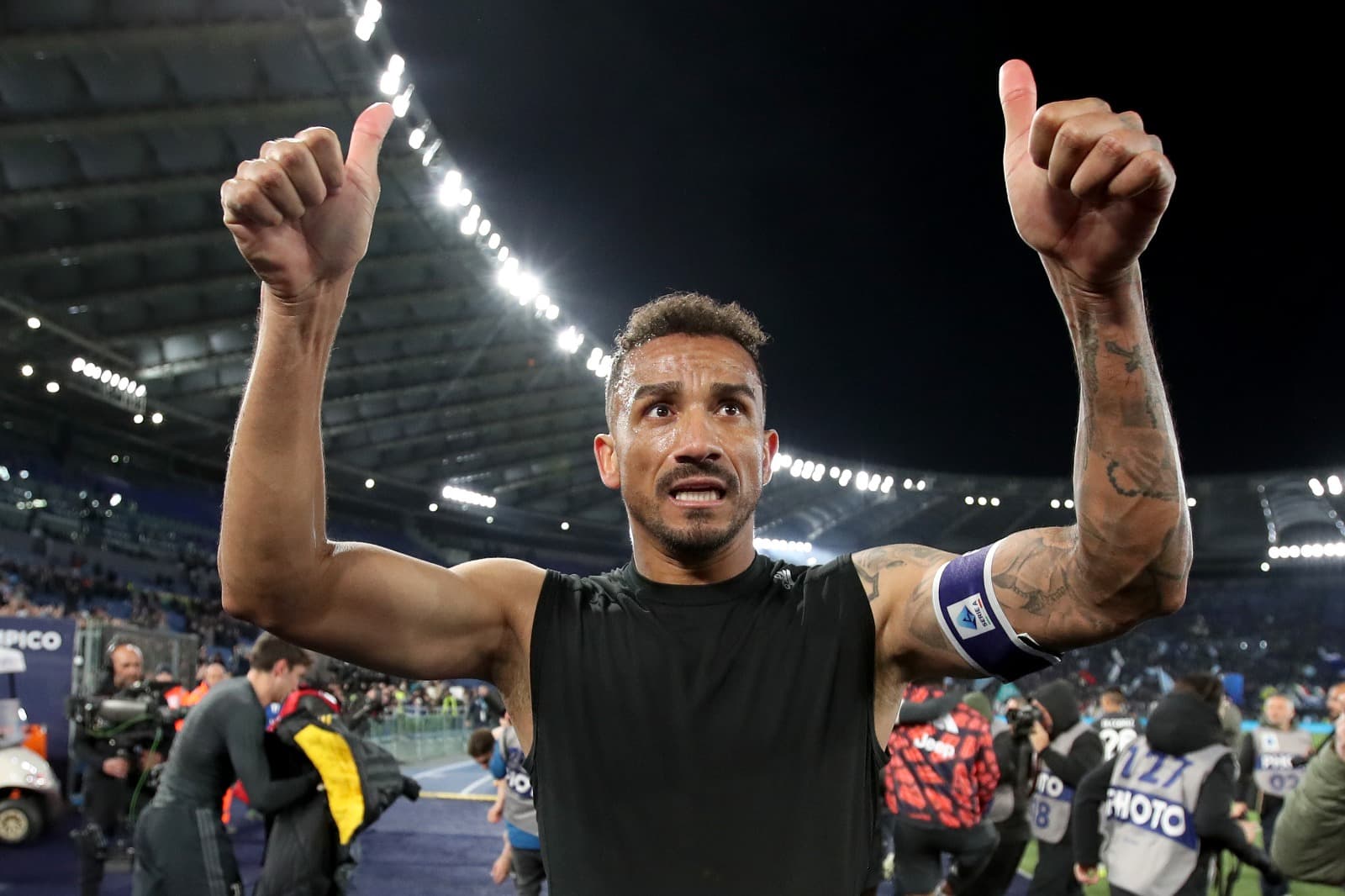 Danilo comemorando titulo pela Juventus