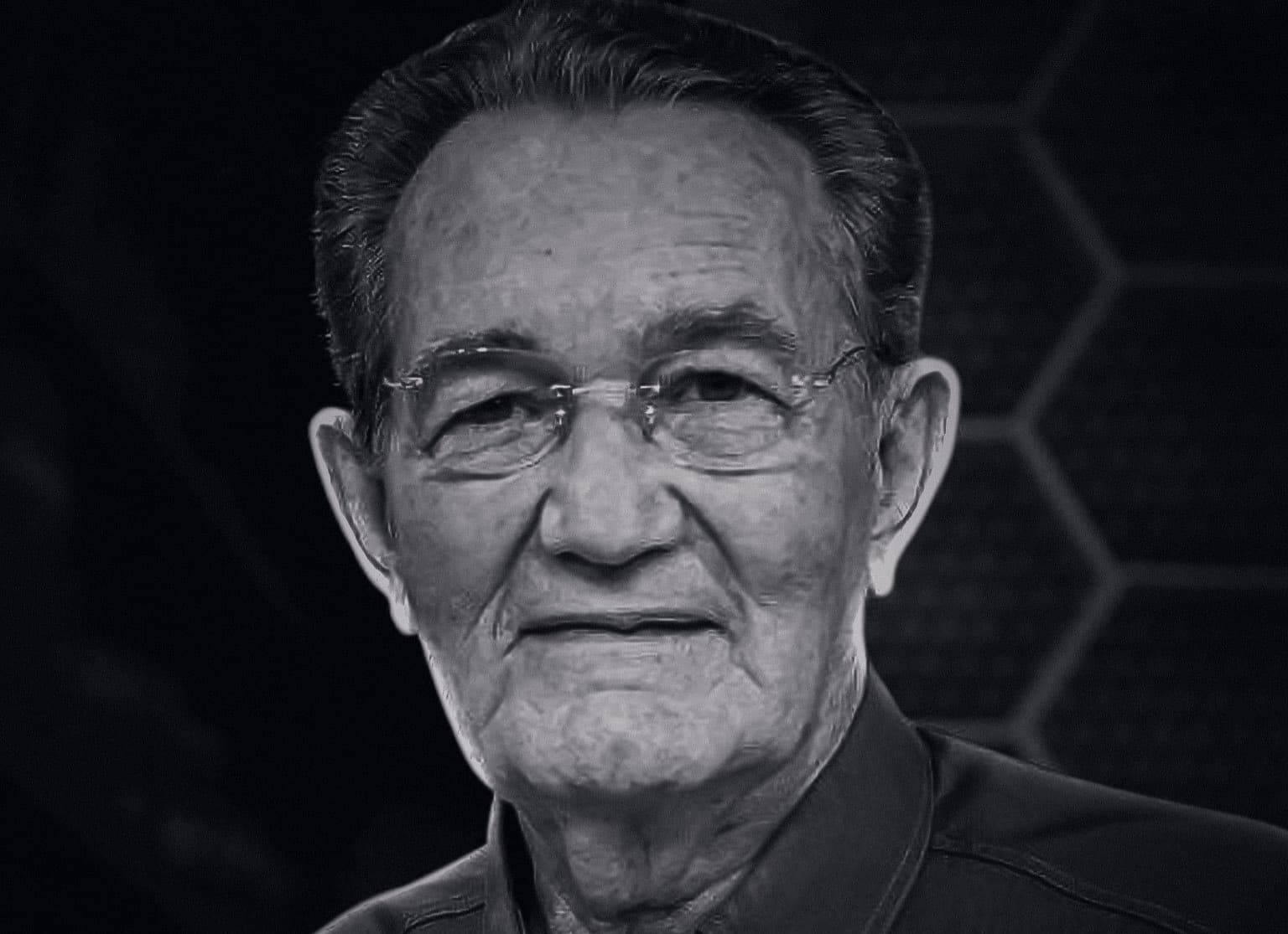 Léo Batista em imagem preta e branca usada na home