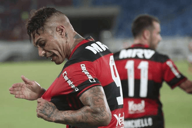 Paolo Guerrero comemora gol pelo Flamengo contra o Boavista