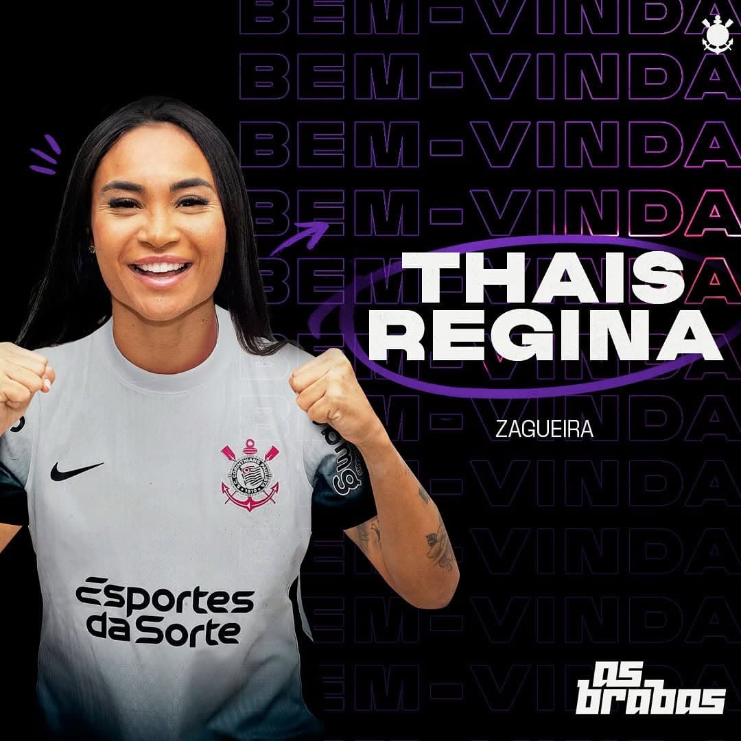 Thaís Regina ao centro com a camisa do Corinthians