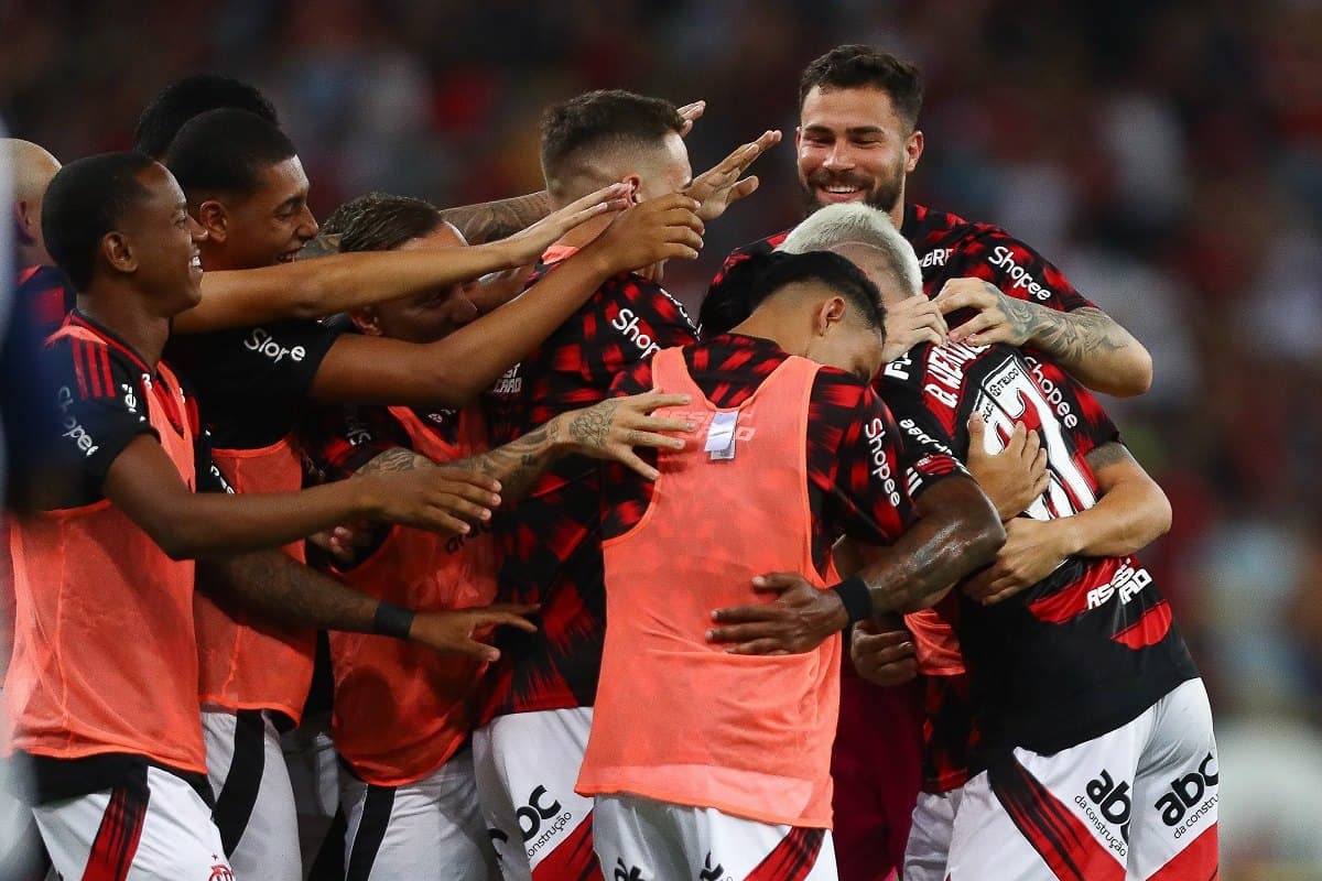 Jogadores do Flamengo celebram gol no Maracanã