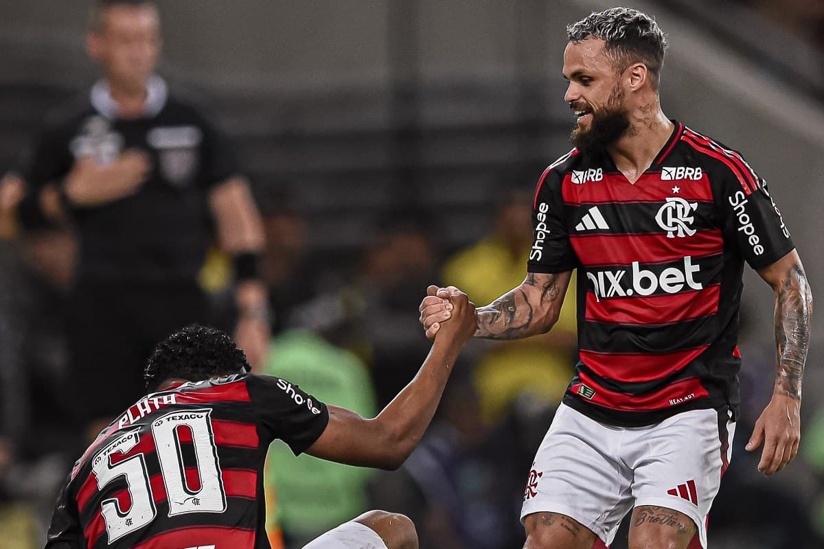 Michael ajuda Plata a levantar durante jogo contra o Vasco