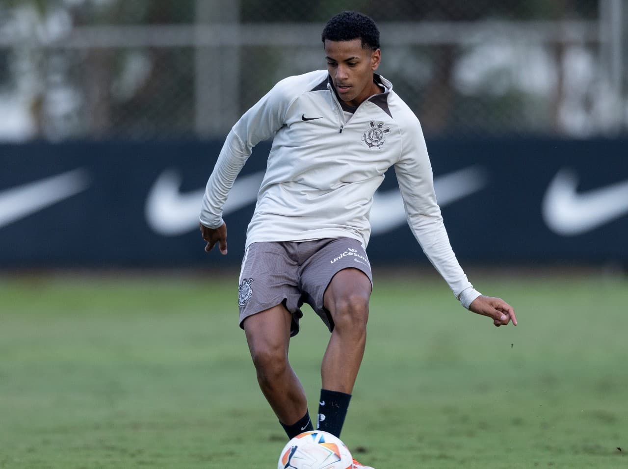 Denner em treinamento do Corinthians