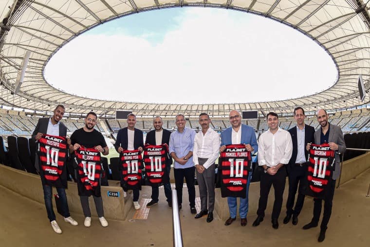 Dirigentes de Flamengo e Liga Saudita juntos no Maracanã