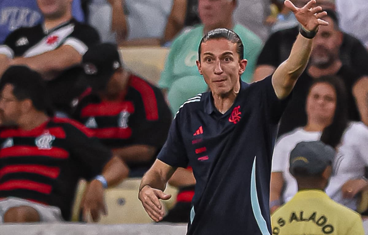 filipe luís em partida do flamengo contra o vasco