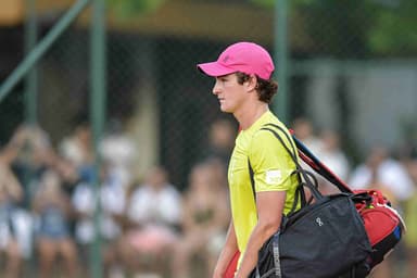 João Fonseca do Brasil participa de um treino durante o primeiro dia do Claro ATP 500 Rio Open 2025 no Jockey Club Brasileiro em 17 de fevereiro de 2025 no Rio de Janeiro, Brasil.