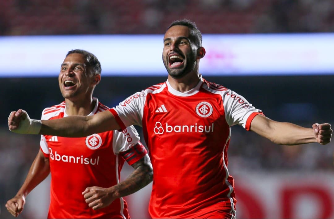 Thiago Maia comemora gol pelo Internacional