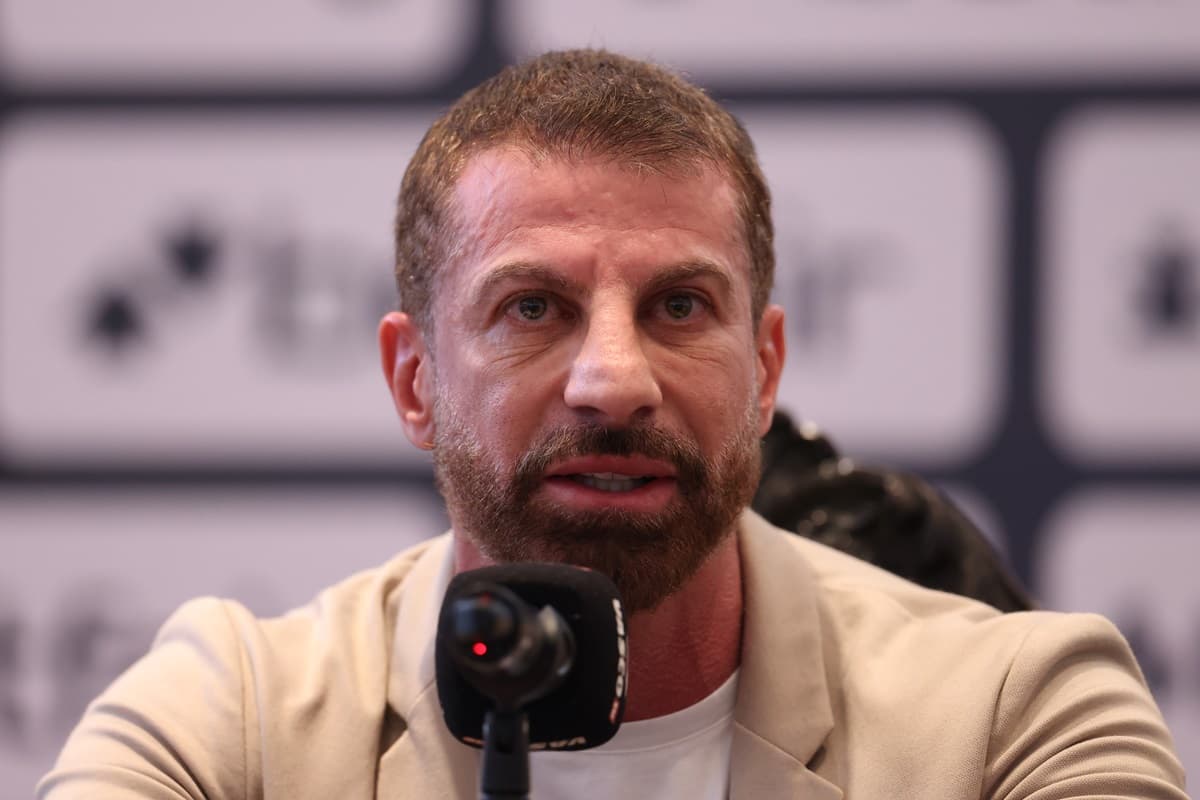 Pedrinho fala durante entrevista coletiva