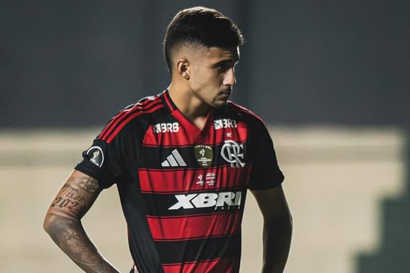 Guilherme Gomes concentrado antes de cobrança de pênalti que cravou Flamengo como campeão da Libertadores Sub-20 2025 contra o Palmeiras