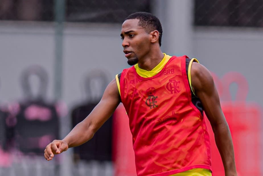 Lorran em treino do Flamengo sub-20