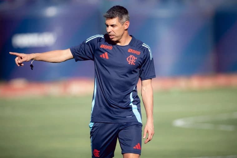 Nuno Campos comandando treino do Flamengo