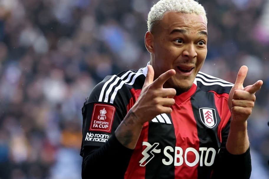 rodrigo muniz comemora gol do fulham