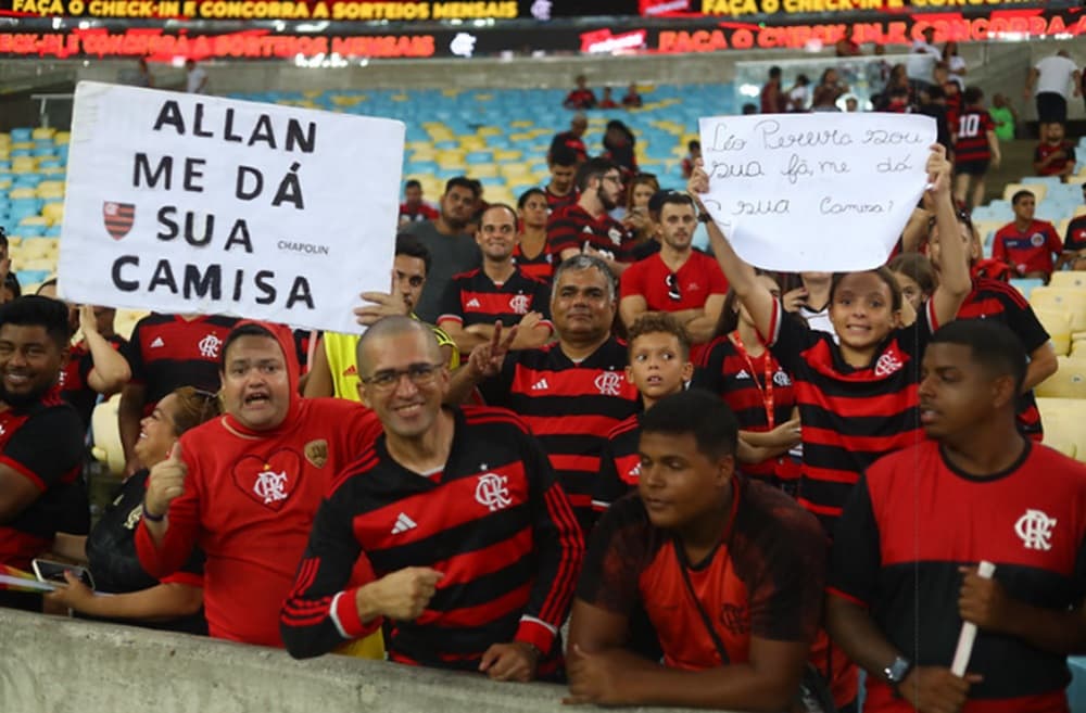 torcida do flamengo no maracanã contra o fluminense