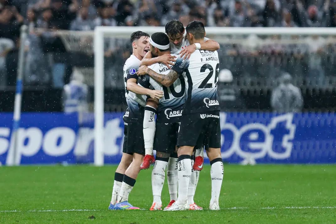 Próximo adversário do Flamengo, Corinthians comemora gol na Sul-Americana