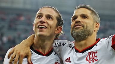 diego ribas e filipe luís em jogo do flamengo