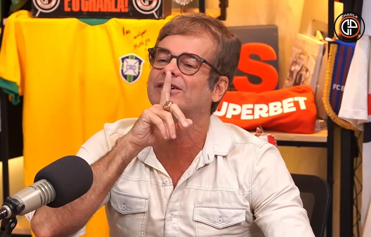 Fernando Gil faz sinal de silêncio lembrando treta em Atlético-MG 2x3 Flamengo, no Mineirão, pelo Brasileirão de 87