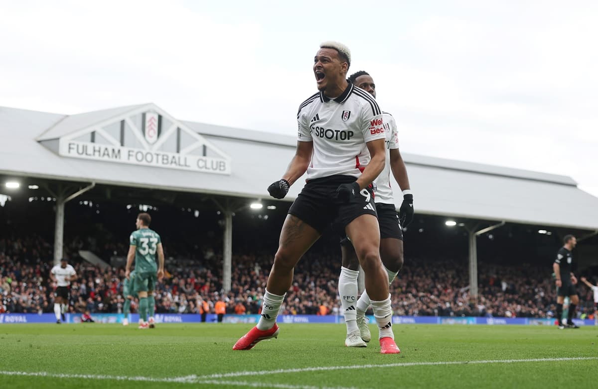 Rodrigo Muniz comemora gol do Fulham