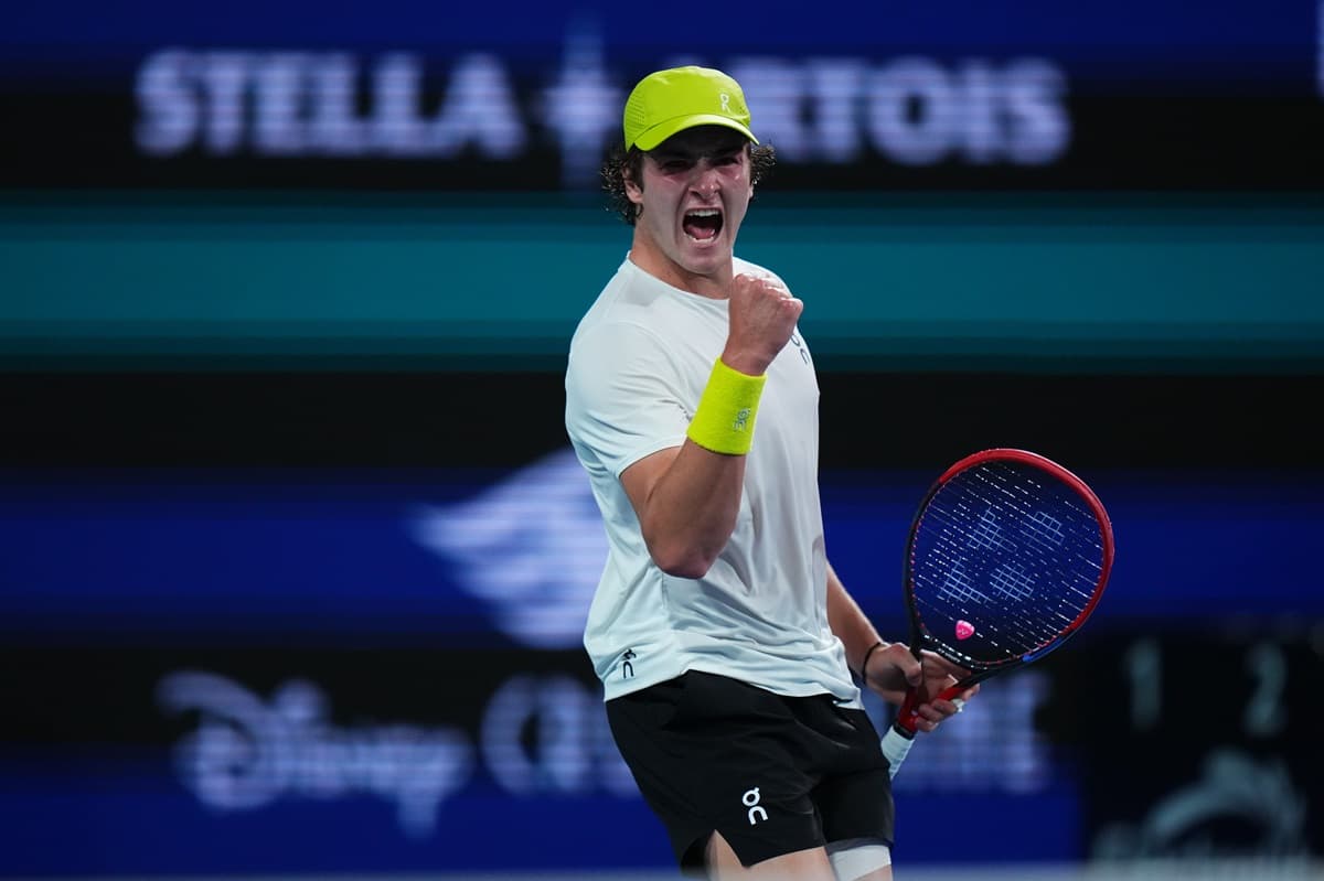 João Fonseca comemora ponto no Masters de Miami