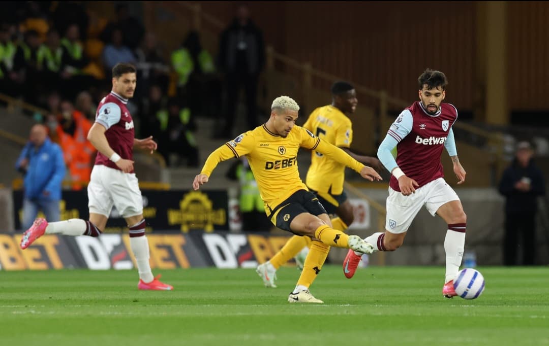 João Gomes e Lucas Paquetá se enfrentando na Premier League