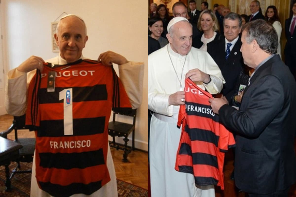 Montagem com Papa Francisco recebendo duas camisa do Flamengo