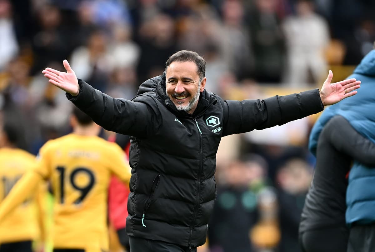 Vítor Pereira celebra vitória do Wolves no Molineux