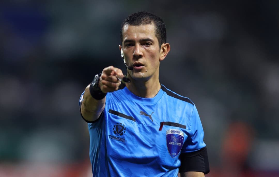 Árbitro Andrés Rojas apita Flamengo x LDU