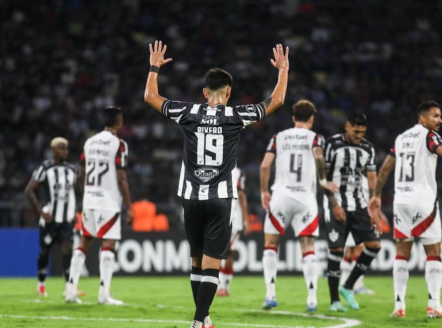 Gastón Verón comemora gol pelo Central Córdoba contra o Flamengo