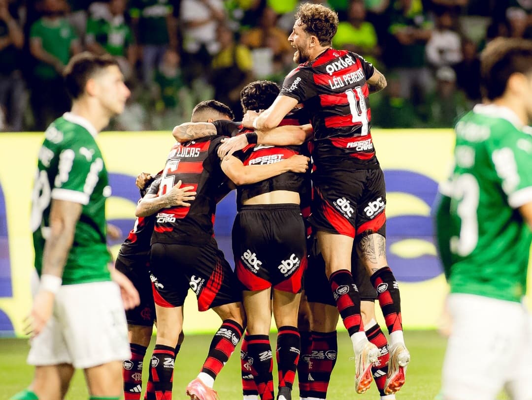 Jogadores do Flamengo comemoram gol contra o Palmeiras