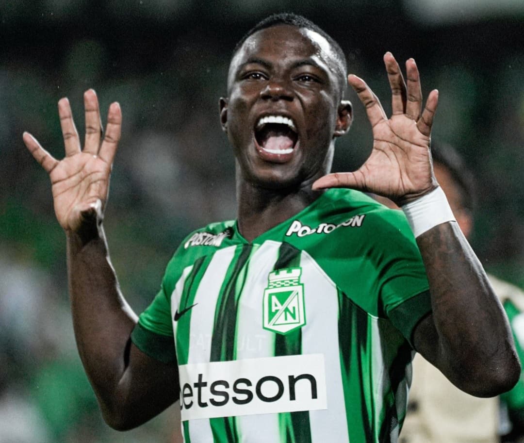 Marino Hinestroza comemora gol pelo Atlético Nacional