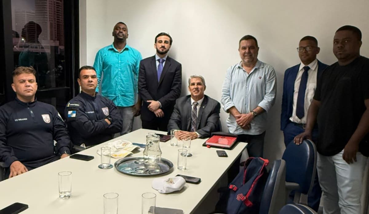 organizadas do flamengo se reúnem com clube e bepe