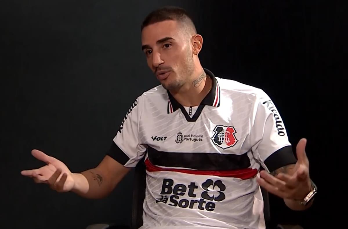 Thiago Galhardo gesticula ao lembrar troca de provocações com Gabigol no Brasileirão 2020