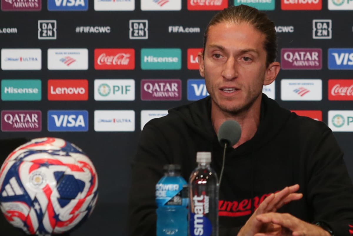 filipe luís em coletiva do flamengo antes de jogo contra bayern