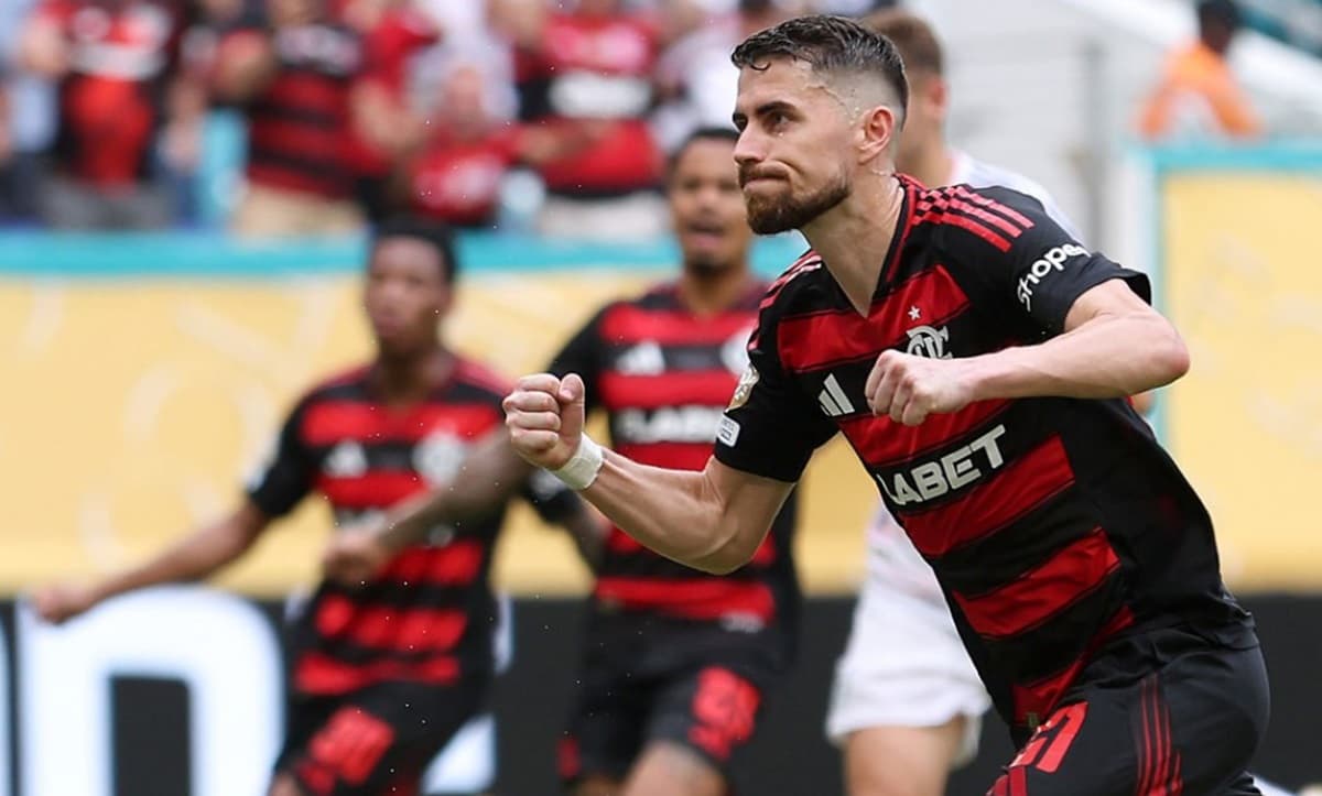 jorginho comemora gol pelo flamengo contra bayern de munique