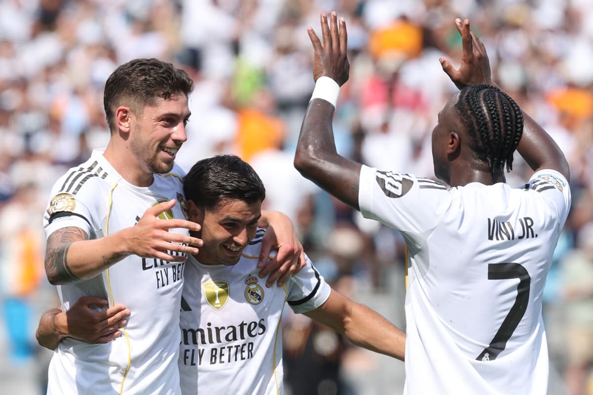 Valverde comemora gol do Real Madrid com Vini Jr