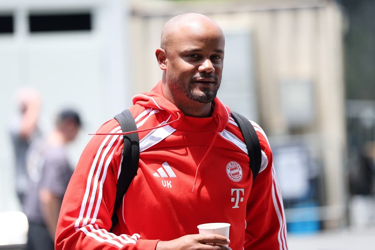 Vincent Kompany chega para jogo contra o Benfica nos EUA