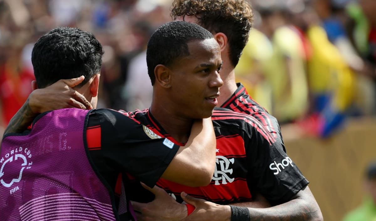 wallace yan vibra com gol do flamengo sobre o chelsea