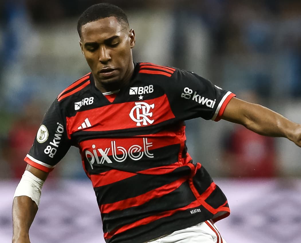 Lorran em campo pelo Flamengo