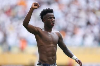 Vini Jr comemora classificação do Real Madrid sobre a Juventus