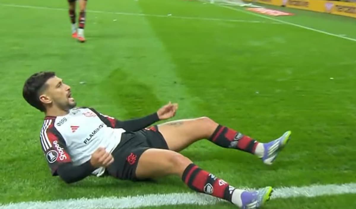 arrascaeta marca gol do flamengo contra internacional