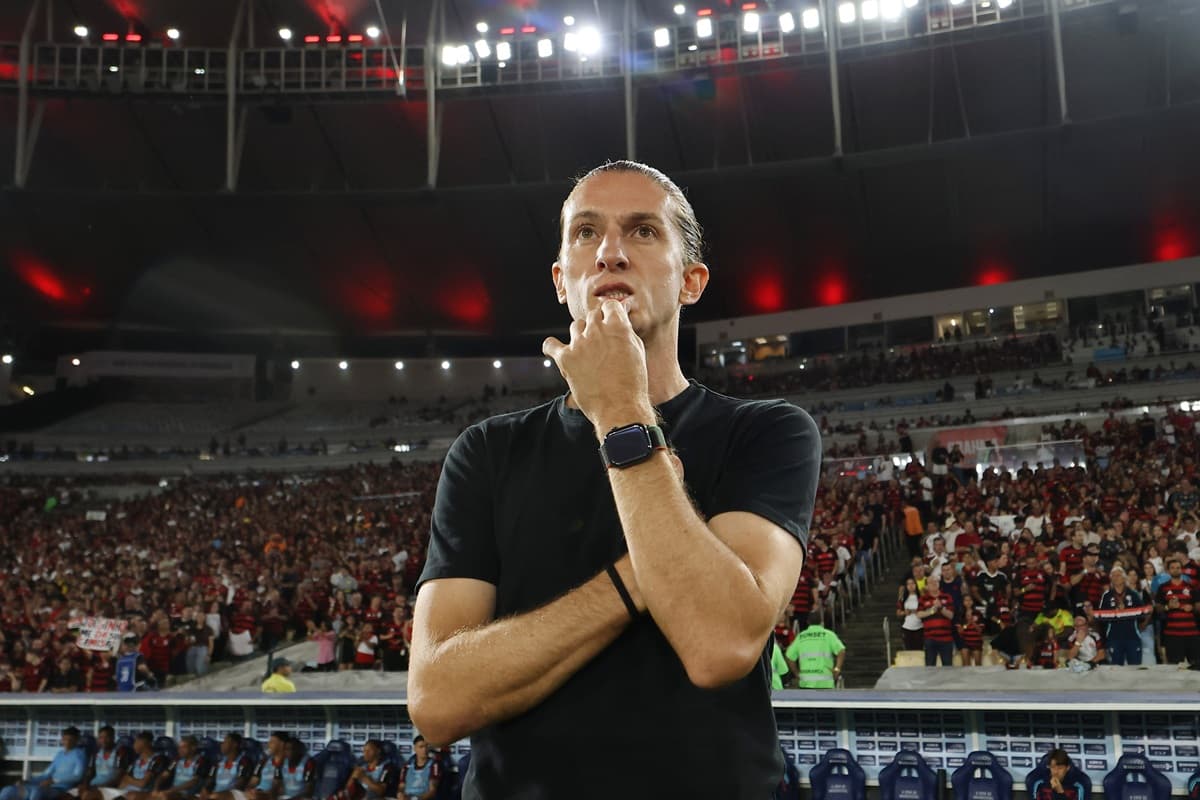 Filipe Luís antes de jogo entre Flamengo e Atlético-MG, no Maracanã