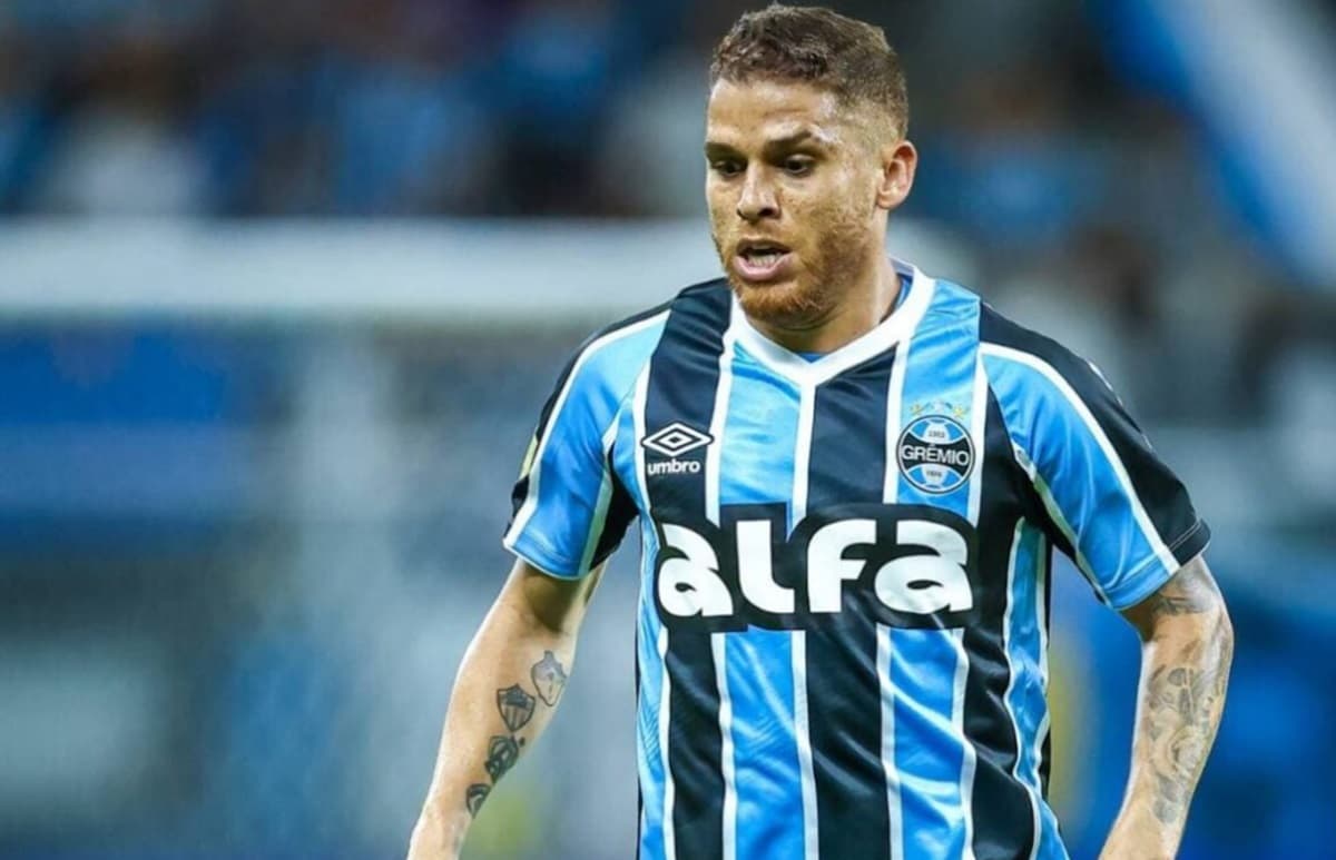 cuellar ex-flamengo deve ser titular em jogo do grêmio diante do mengão