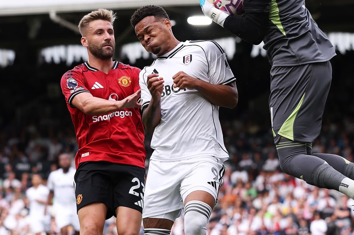 Rodrigo Muniz sofre chegada de goleiro do Manchester United após defesa