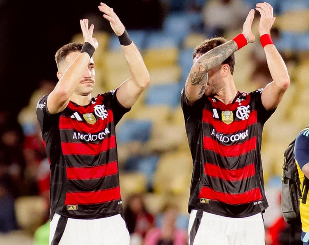Léo Ortiz e Léo Pereira saúdam torcida do Flamengo no Maracanã