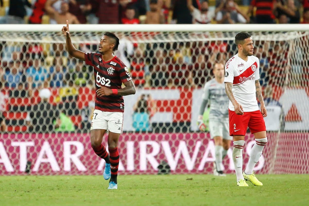 Bruno Henrique comemora gol contra o Inter na Libertadores de 2019