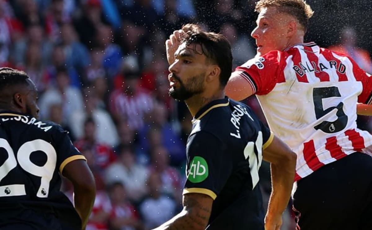 lucas paquetá em jogo do west ham contra sunderland