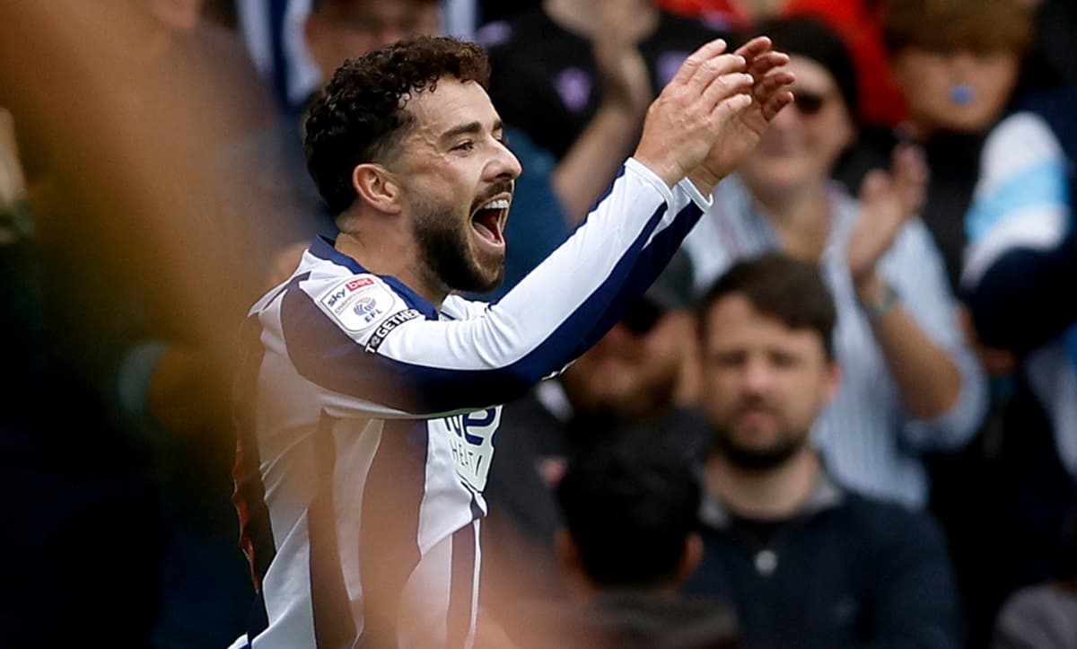 michael johnston ex-alvo do flamengo marca golaço na inglaterra