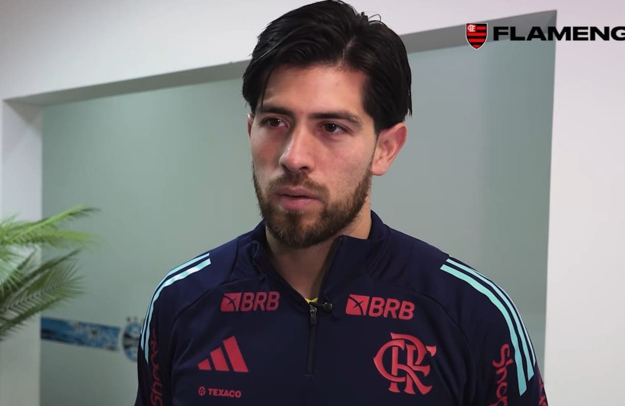 Rossi concede entrevista no CT do Grêmio
